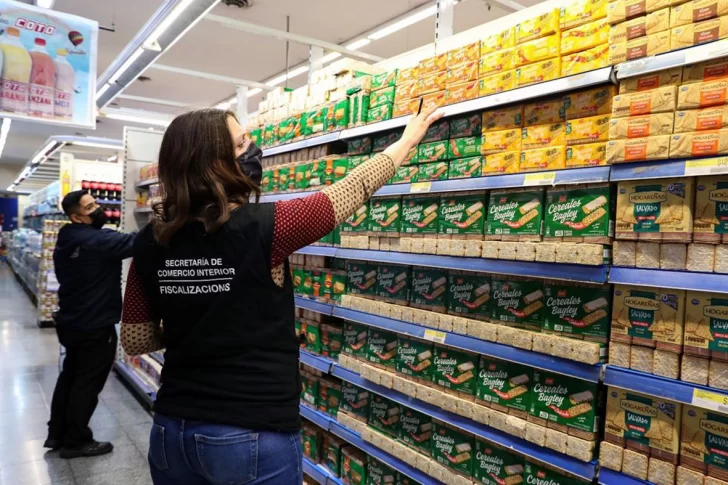 Militantes K salen a pelear la guerra contra la inflación en supermercados