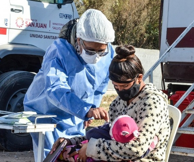 Más servicios médicos en el centro de vacunación móvil