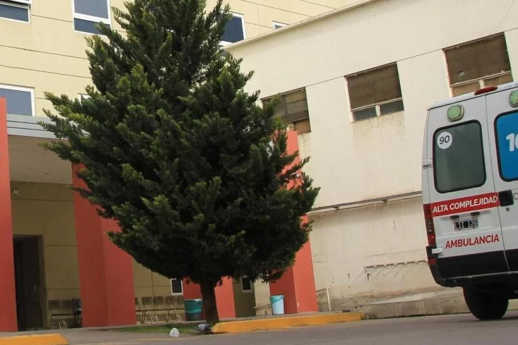 Lo goplearon con un martillo en la cabeza y quedó internado con cortes y traumatismo craneal