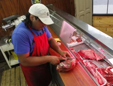 La carne y el pollo volvieron a aumentar, pero en el sector dicen que caen las ventas