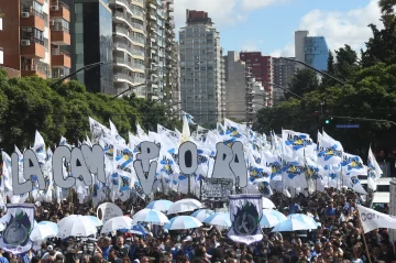 La Cámpora copó la Plaza y puso bajo fuego a la alianza con Alberto