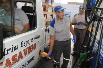 En un año cargar el tanque pasó de poco más del 8% al 10% de un sueldo