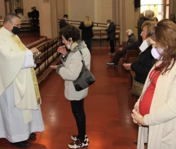 Con sólo 20 fieles en la Catedral, San Juan Bautista tuvo su misa