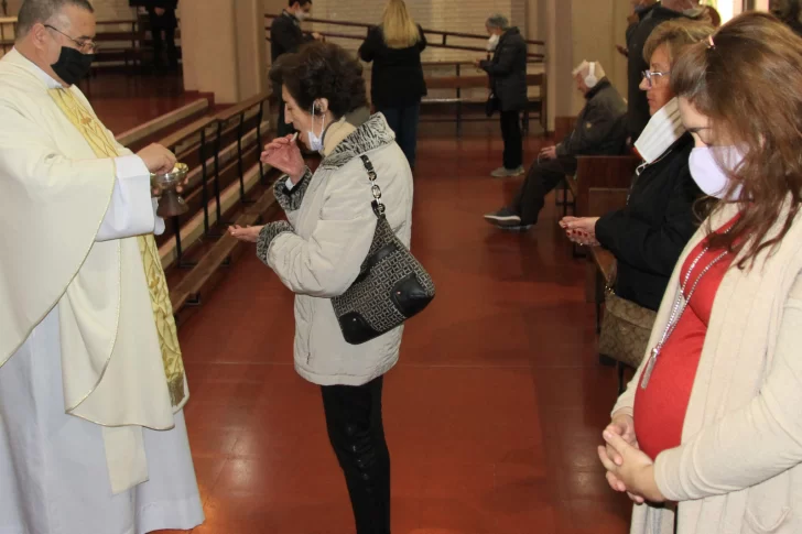 Con sólo 20 fieles en la Catedral, San Juan Bautista tuvo su misa