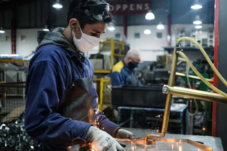 Empresarios ya hablan de preferir a los vacunados a la hora de tomar personal