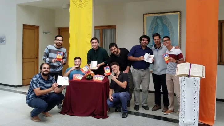 El Seminario hace un sorteo de biblias infantiles