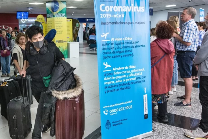 Comenzaron los controles a los pasajeros que llegan a Ezeiza