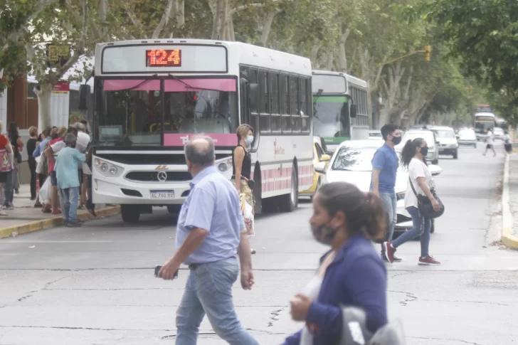 La falta de gasoil afecta a colectiveros y preocupa que pueda afectar el servicio