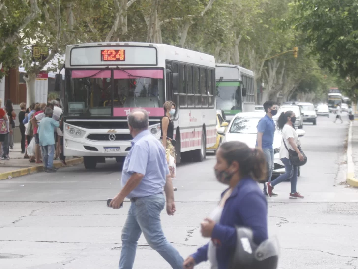 La falta de gasoil afecta a colectiveros y preocupa que pueda afectar el servicio