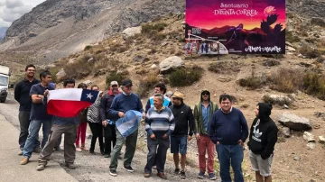 Los fieles sanjuaninos que instalaron un cartel de la Difunta Correa en tierra chilena