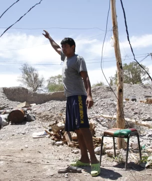 Vecino del joven que se electrocutó: “Quiso ayudar al hermano y le dio la corriente a él”