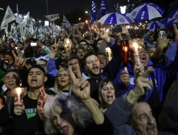 Una multitudinaria marcha con referentes de CGT y CTA