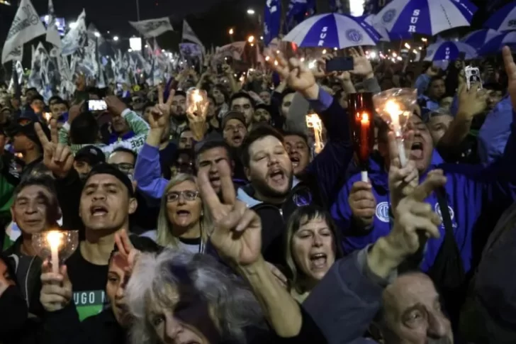 Una multitudinaria marcha con referentes de CGT y CTA