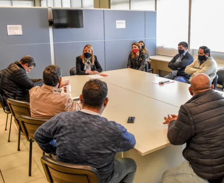 Habilitan a taxis y remises a circular en los días de pago