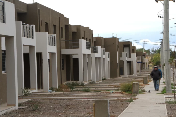 Tras 9 meses, apuntan a licitar el mes que viene un edificio del Procrear