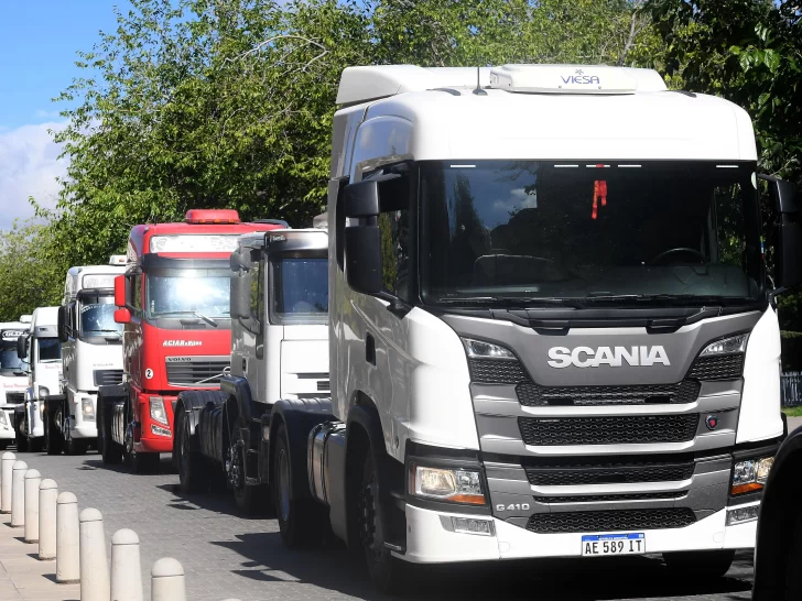 Protestas de camioneros en el país por los varados en el paso a Chile