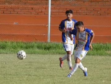 Colón quedó como único puntero del fútbol local