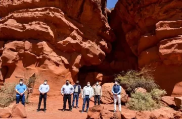 Unos domos para simular la vida en Marte sobre rojizas tierras riojanas