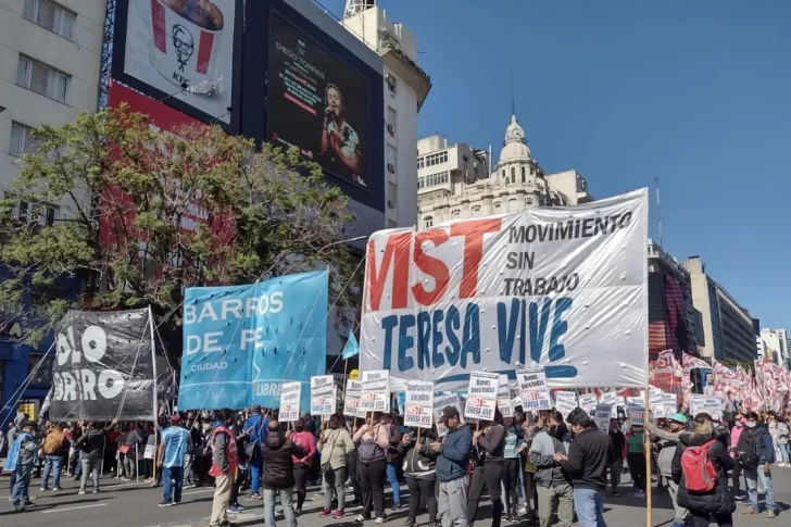 Quienes cobren el bono de 18.000 pesos tendrán prohibido comprar dólares