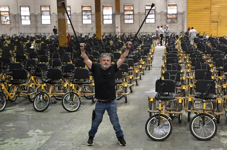 Subió al Himalaya con su bicicleta adaptada: su historia llegó a Netflix