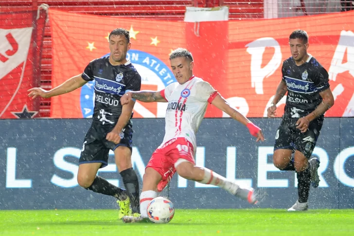 Argentinos Juniors goleó a Gimnasia en La Paternal