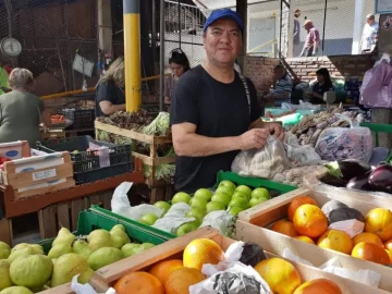 Pese a una leve baja de papa y cebolla, siguen aumentado las verduras y frutas