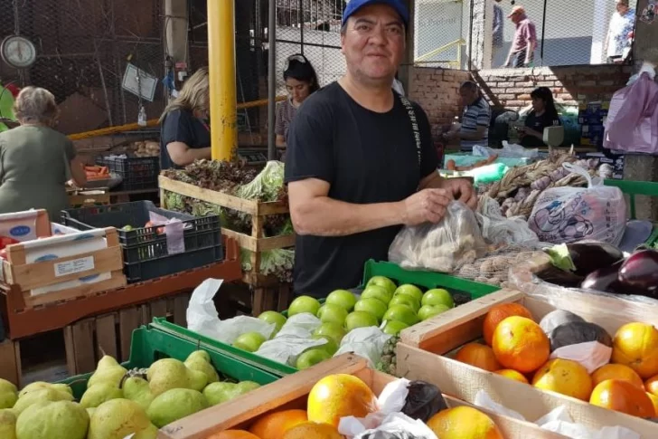 Pese a una leve baja de papa y cebolla, siguen aumentado las verduras y frutas