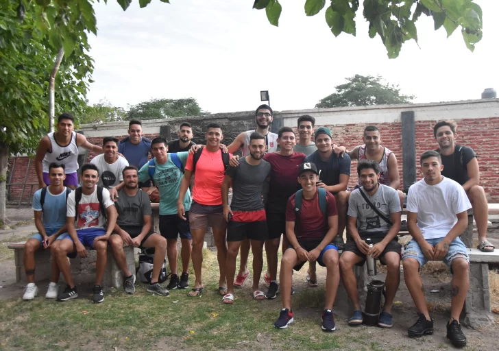 Noche de estreno en Barrio Atlético A las 22, Trinidad recibe a Colón Junior.