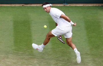 Del Potro aplastó a un rival con pergaminos e ilusiona en Wimbledon