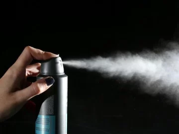 Dos personas murieron al inhalar un aerosol de ambiente comprado en un supermercado