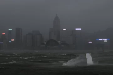 Un tifón deja 3 muertos en Macao y numerosas inundaciones en Hong Kong