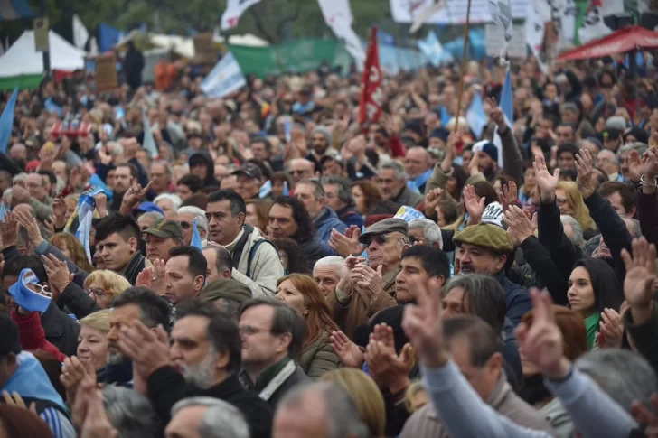 Masiva convocatoria de la oposición y actores contra el acuerdo con el FMI