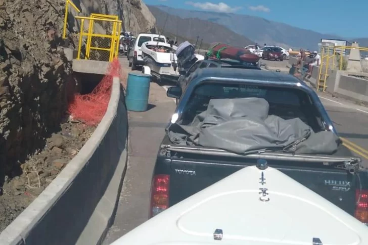 Unos 100 pescadores llegaron a Punta Negra y ahí supieron que el permiso es sólo para Ullum