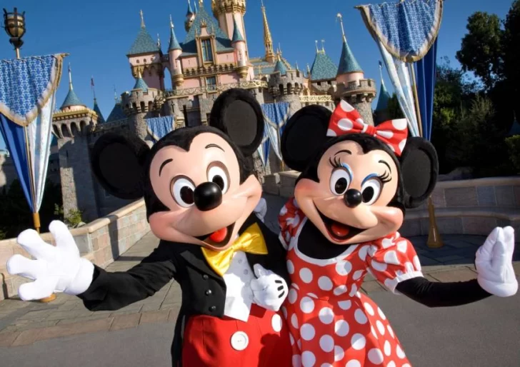 Disney cierra sus parques en California, Florida y París