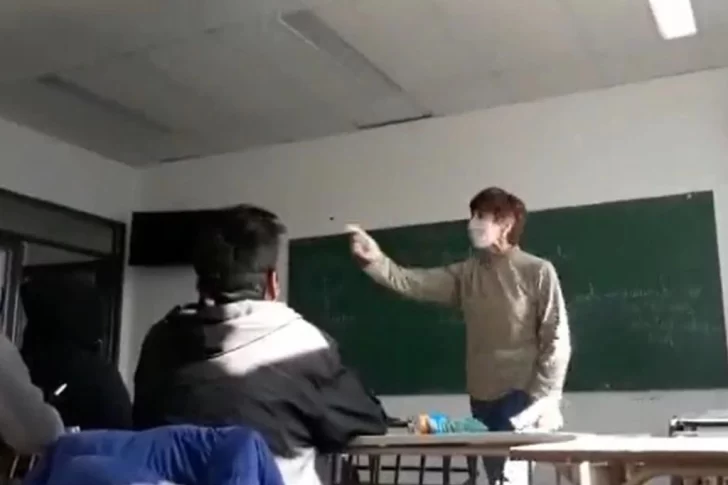 [VIDEOS] Sacada, una docente increpó a un alumno que cuestionó al kirchnerismo