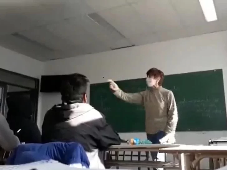 [VIDEOS] Sacada, una docente increpó a un alumno que cuestionó al kirchnerismo