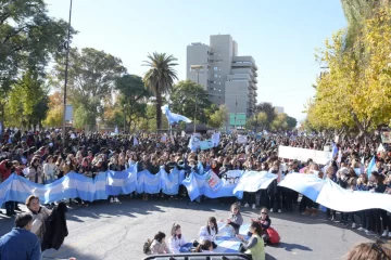 Los docentes decidieron “por amplia mayoría” ir hoy a paro y suman 6 días sin clases