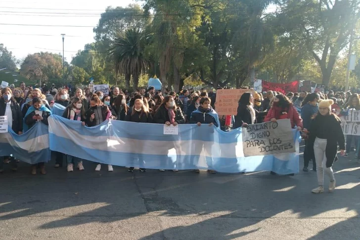 Autoconvocados docentes aseguran que el paro sigue este viernes