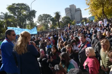 Los autoconvocados analizan el aumento anunciado por el Gobierno y mantienen el paro