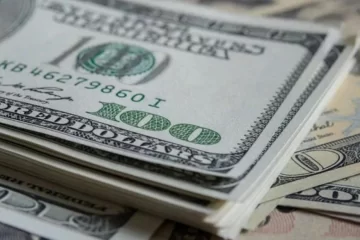 El dólar rebotó 13 centavos y cerró este miércoles $39,33