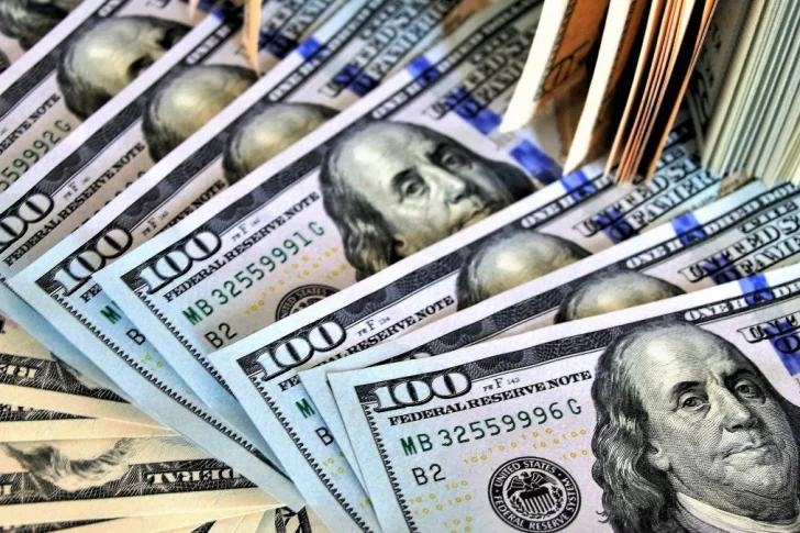 El dólar blue cayó este miércoles y cerró en $150