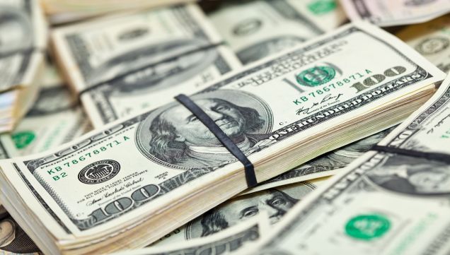 El dólar blue revirtió la tendencia: subió a $985 y en San Juan se negoció en $1.040