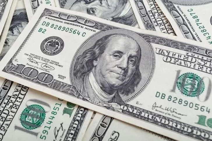 El dólar blue bajó $8 con respecto a la cotización de apertura