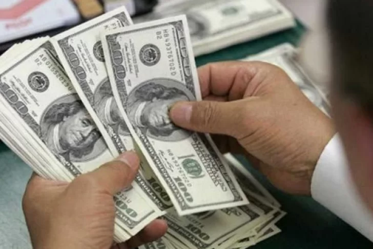 El dólar cayó y su cotización es la más baja en 4 meses