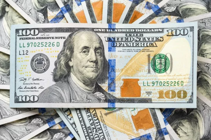 Nuevo récord del dólar blue: cotizó a $945 en la city porteña y a $970 en San Juan