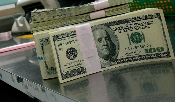 El dólar subió 42 centavos y quedó cerca de los $45