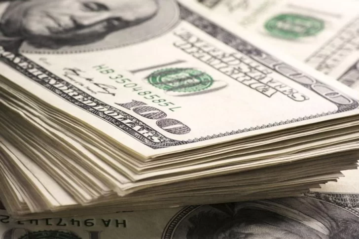 El dólar blue cae $2, anota su segunda caída consecutiva y se aleja de los $300