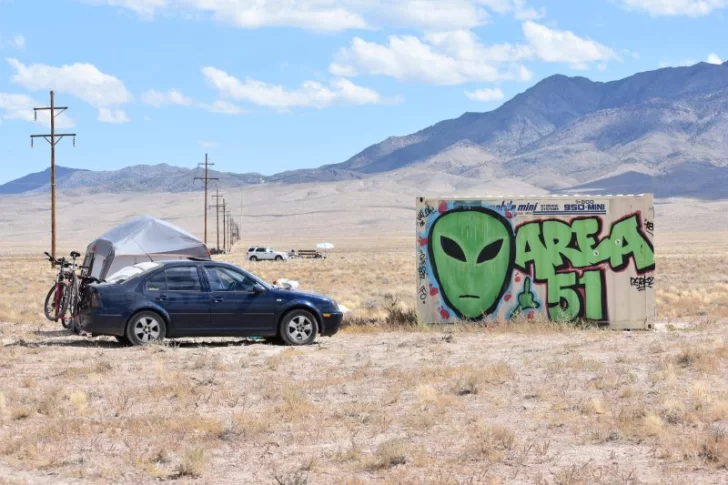 Anonymous sacó a la luz secretos del Área 51 y advirtió de un posible ataque extraterrestre