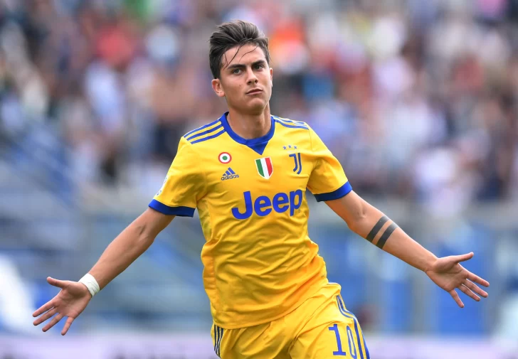 Dybala marcó tres golazos y llevó a Juventus a la cima