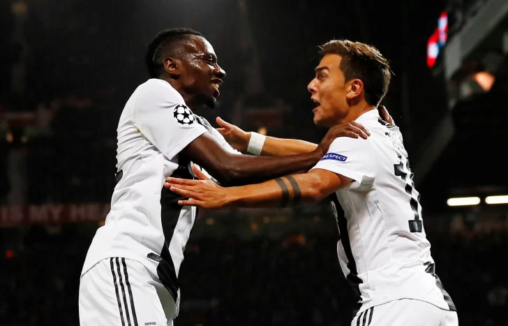 Juventus derrotó al Manchester United a domicilio con gol de Dybala